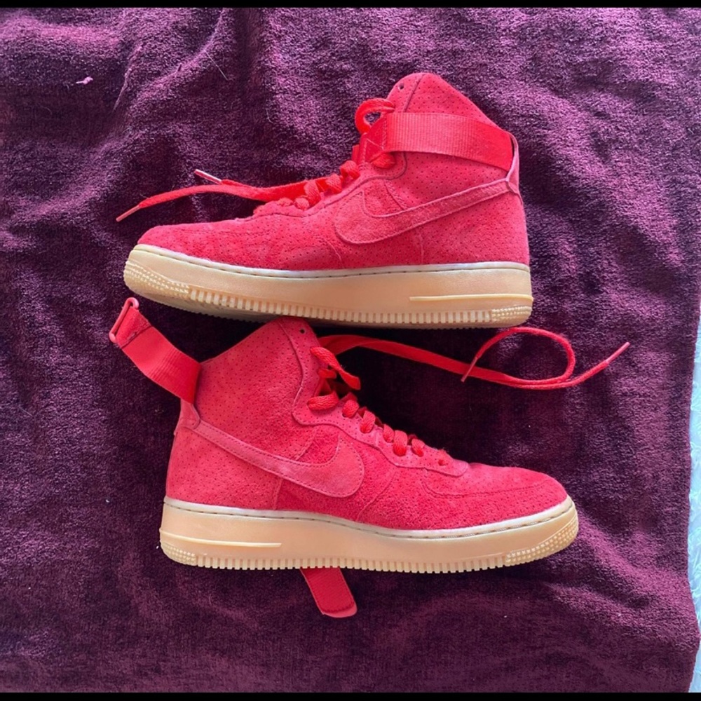Women’s Air Force One (University Red Suede & Gum Sole High Top)